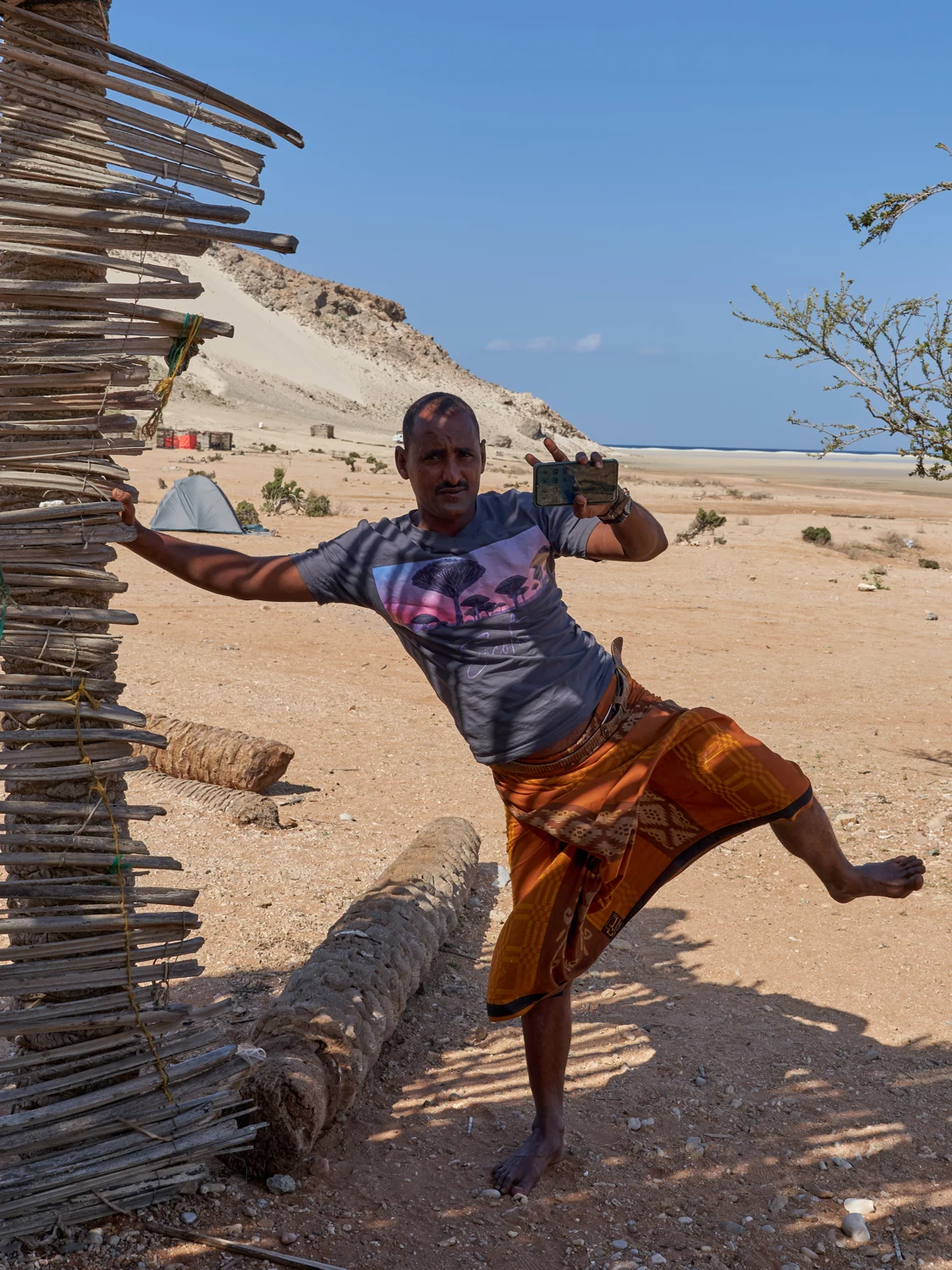 Local support team member in Detwah, photo 1